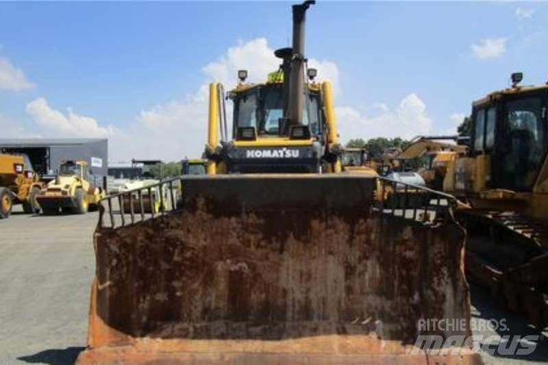 Komatsu D65 EX-16 Buldožeri guseničari