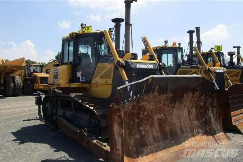 Komatsu D65 EX-16 Buldožeri guseničari