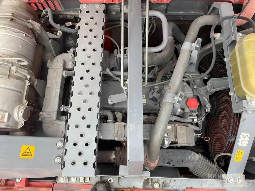 Hitachi ZX300LC-6 Bageri guseničari