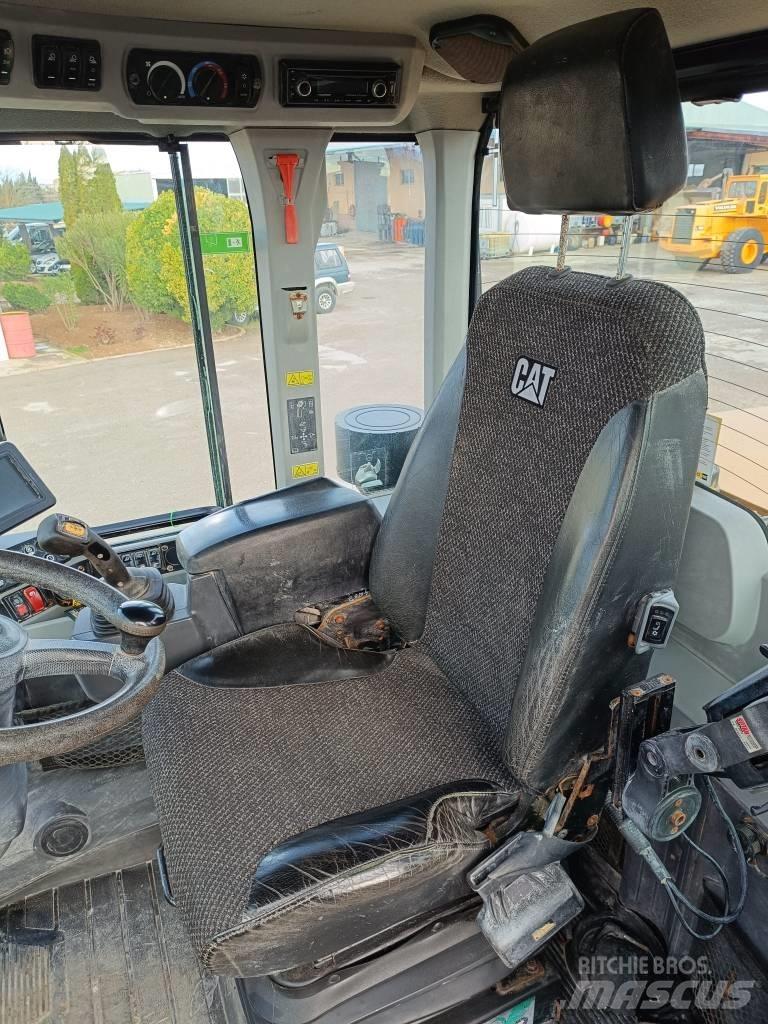 CAT 930M Utovarivači na točkove