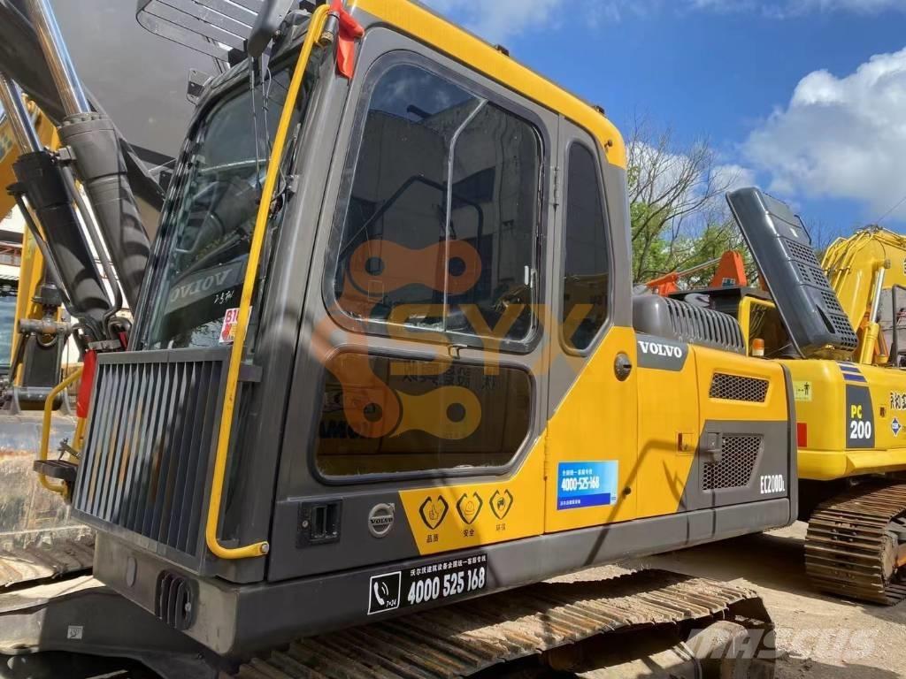 49,000 EC 200 D Bageri guseničari