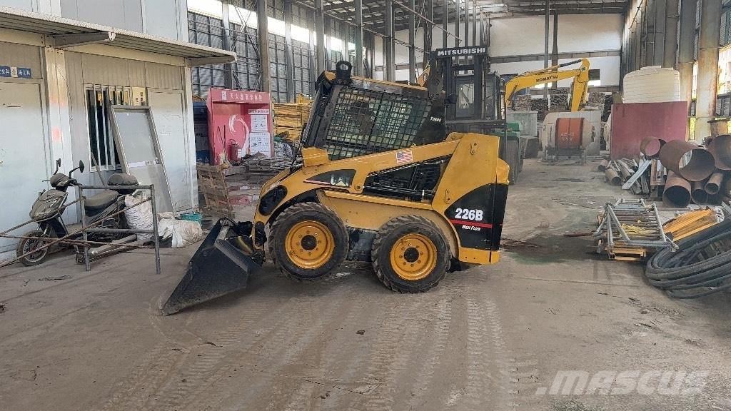 CAT 226 B Skid steer mini utovarivači