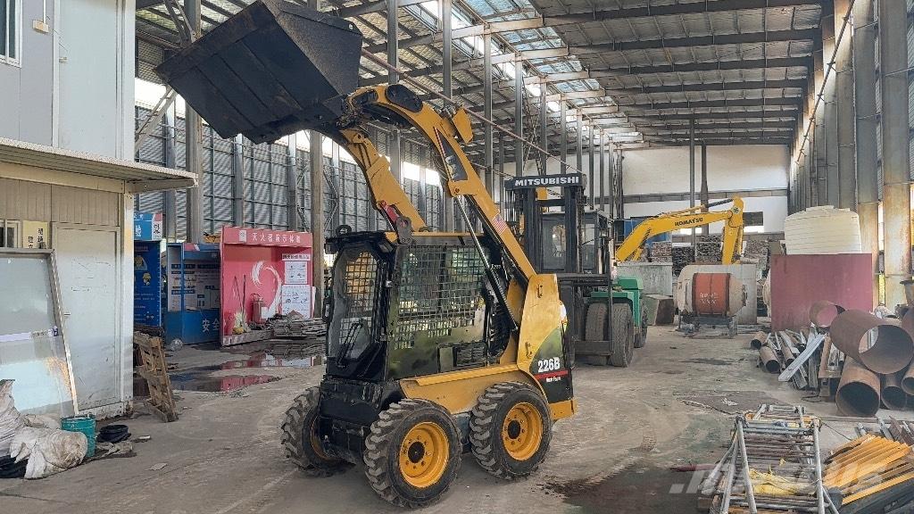 CAT 226 B Skid steer mini utovarivači