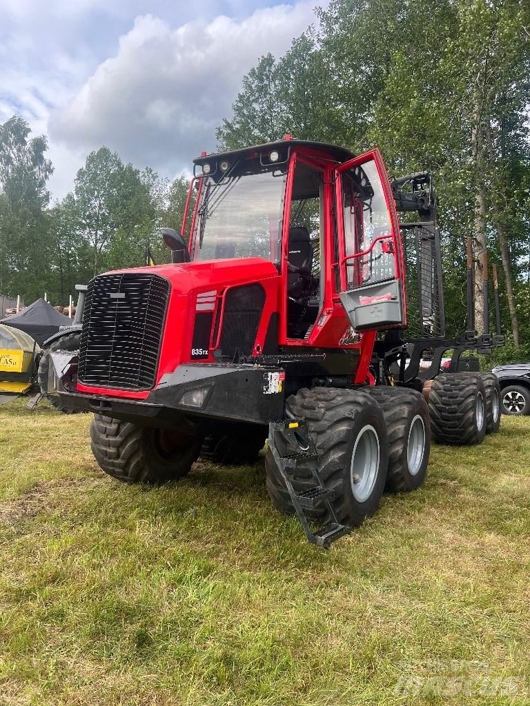 Komatsu 835 Forvarderi