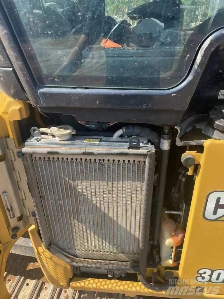 CAT 302 Mini bageri < 7t