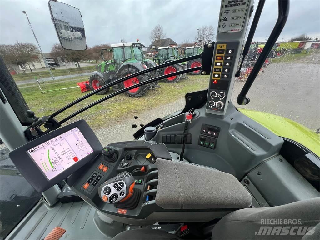 CLAAS Axion 930 Traktori
