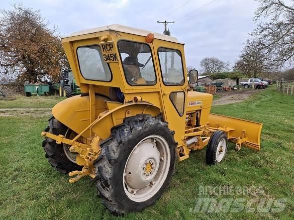 Ford 2000 TRACTOR Ostalo za građevinarstvo