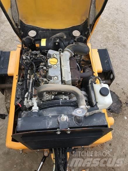JCB ROLLER VMT 260 Valjci sa duplim bubnjem