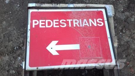  VARIOUS ROAD SIGNS Ostalo za građevinarstvo