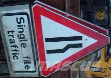 VARIOUS ROAD SIGNS Ostalo za građevinarstvo