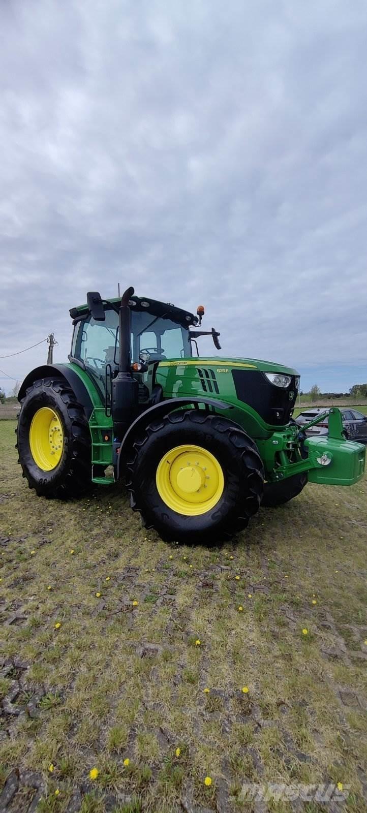 John Deere 6215R Traktori
