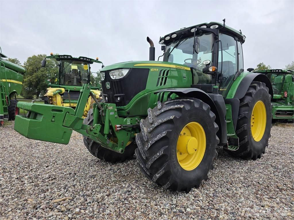John Deere 6215R Traktori