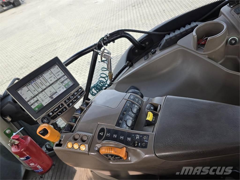 John Deere 6215R Traktori