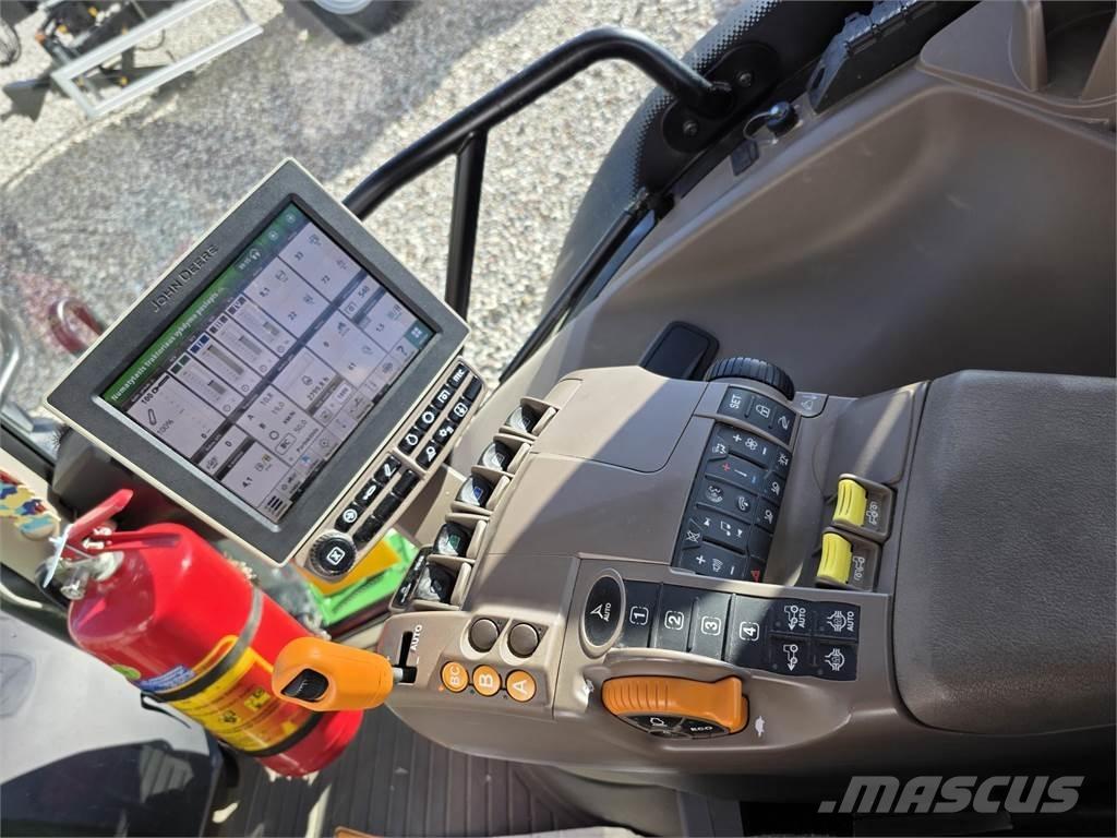 John Deere 6215R Traktori