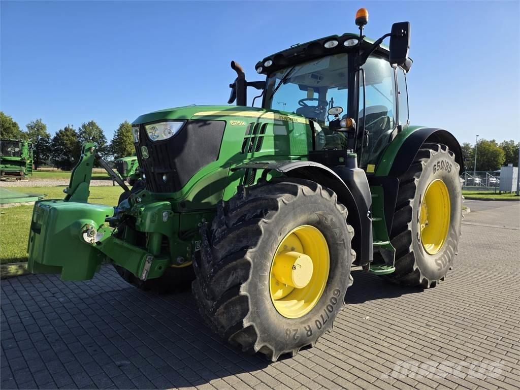John Deere 6215R Traktori