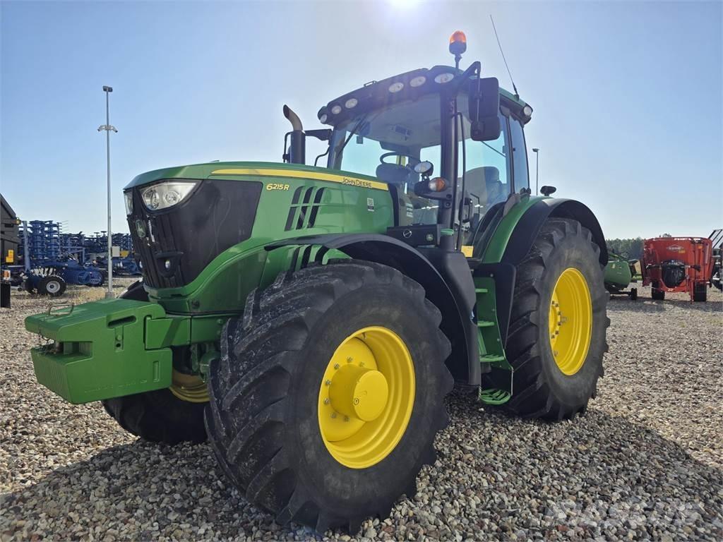 John Deere 6215R Traktori