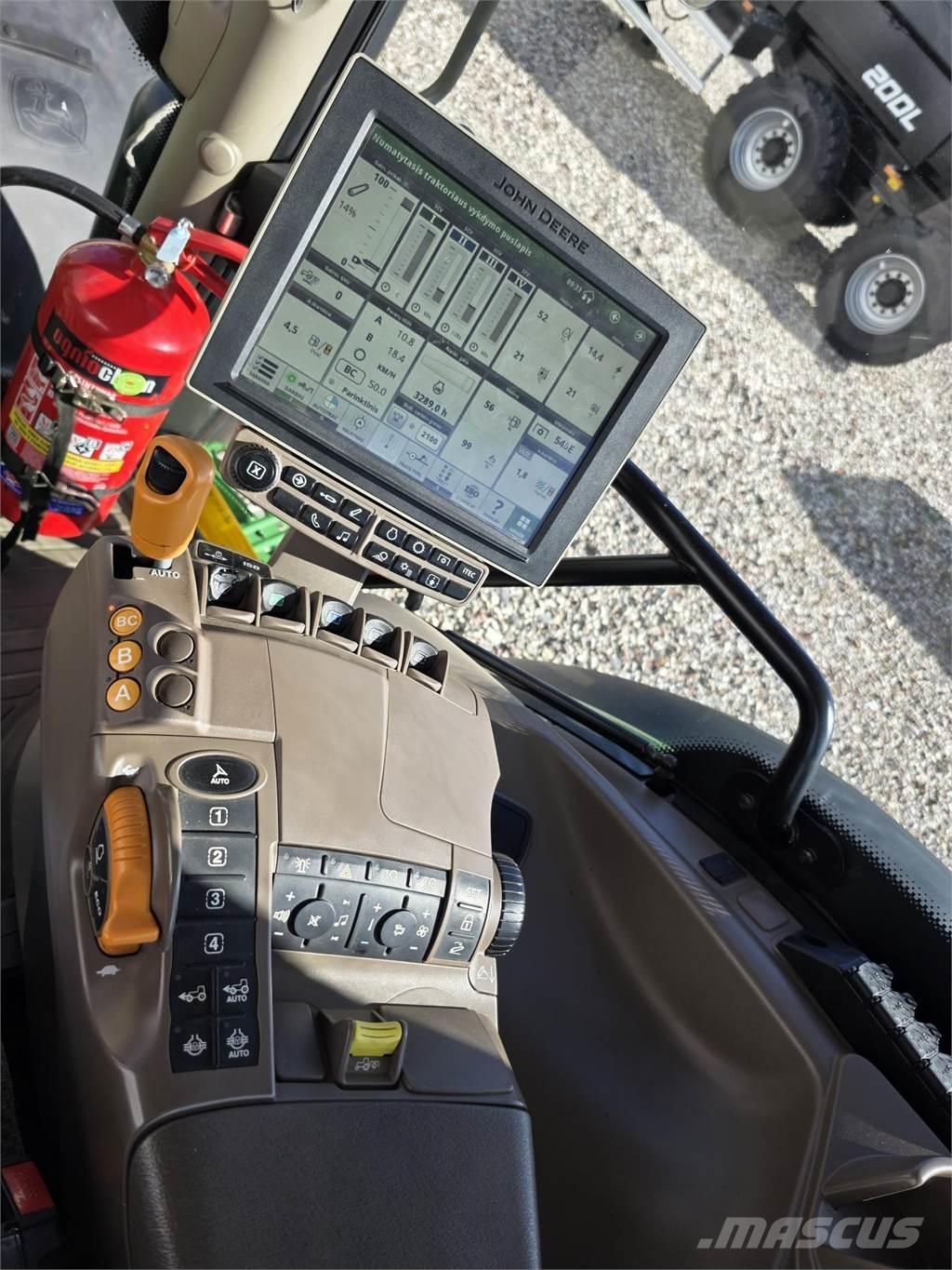 John Deere 6215R Traktori