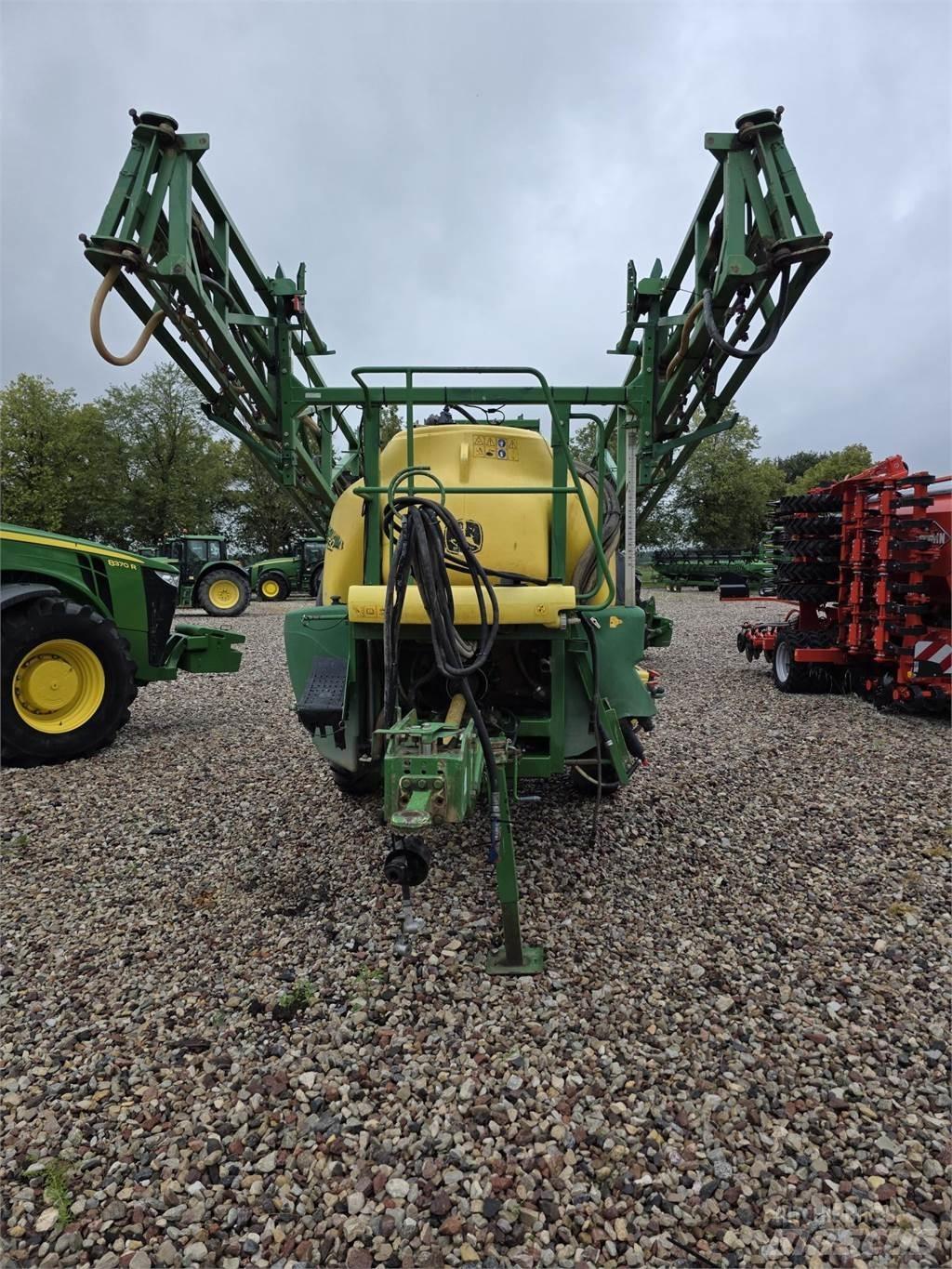 John Deere 732 Prskalice za vinogradstvo