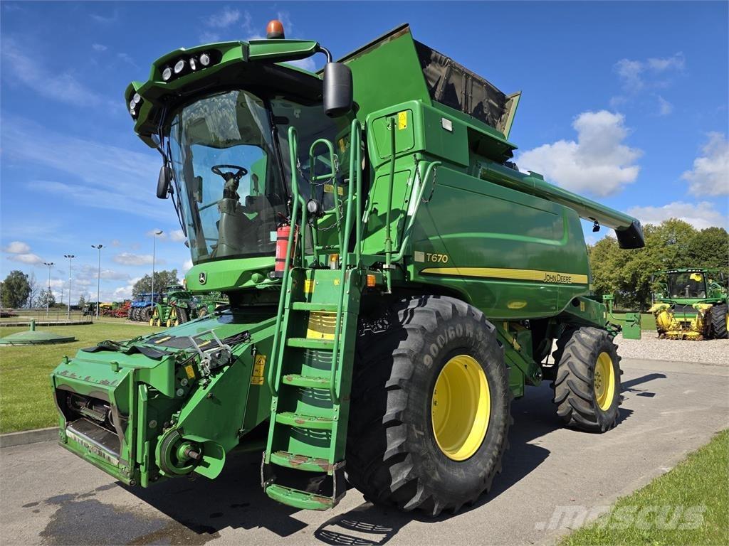 John Deere T670 Kombajni