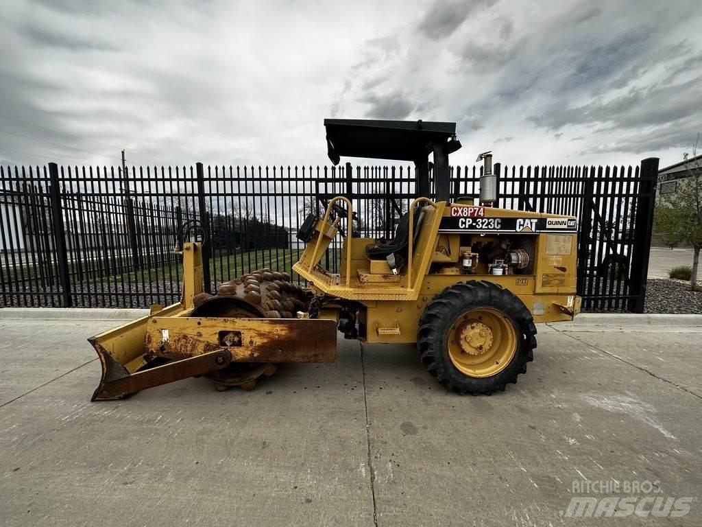 CAT CP-323C Traktori