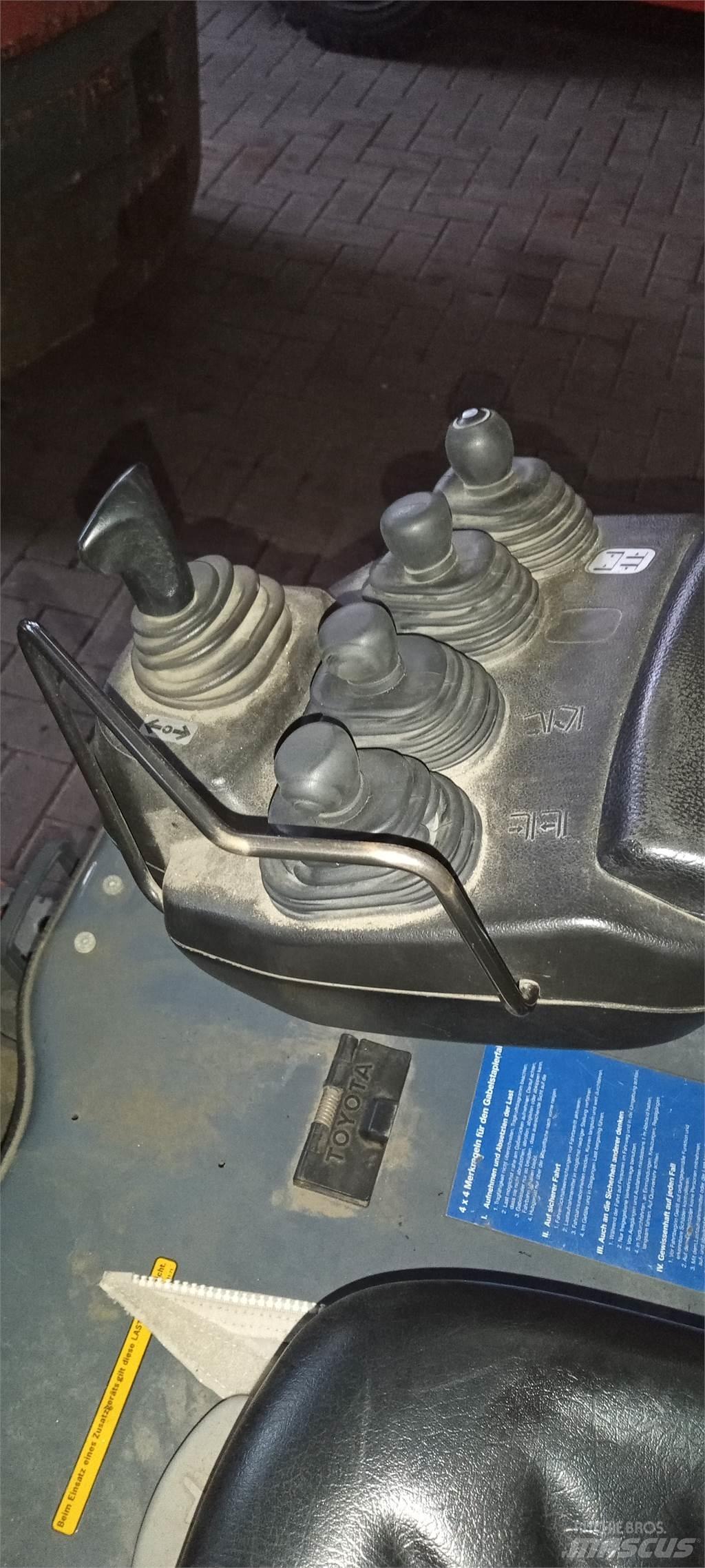 Toyota 8FBEKT18 Električni viljuškari