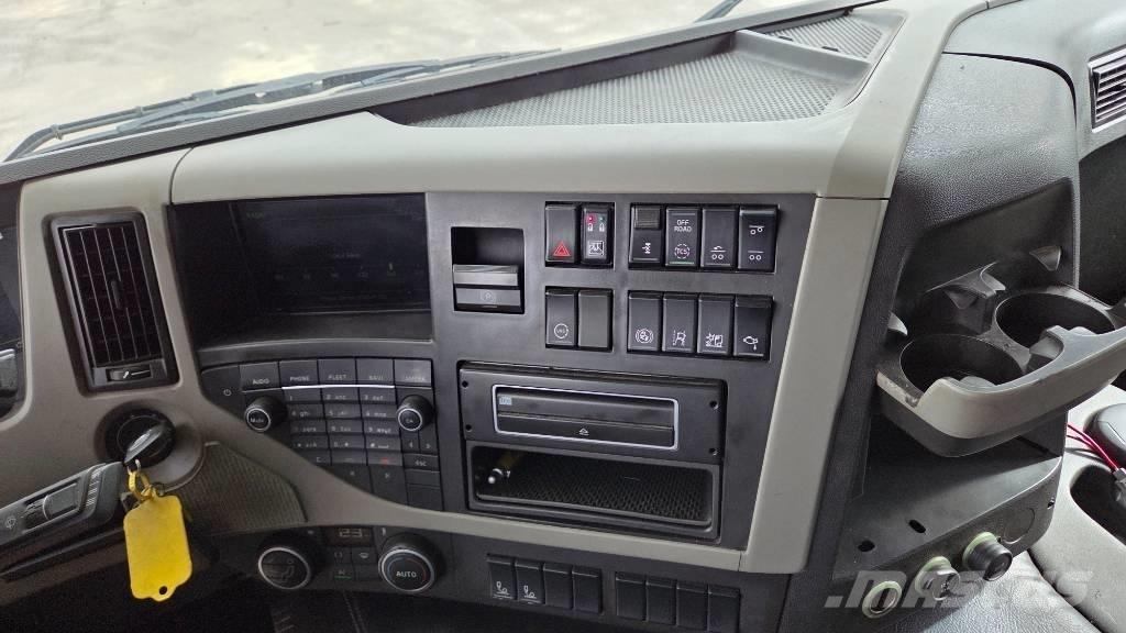 Volvo FM460 6X2*4 Rol kiper kamioni sa kukom za podizanje tereta