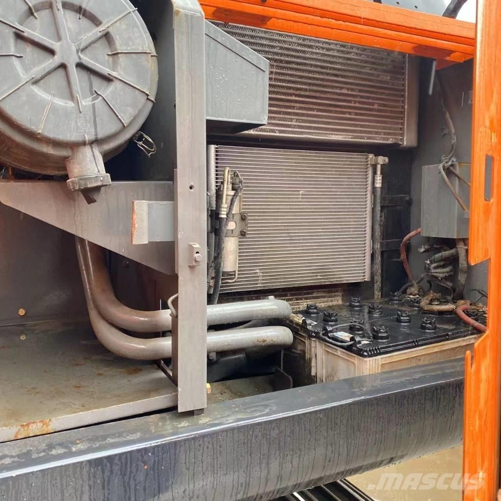 Hitachi ZX 210 Bageri guseničari