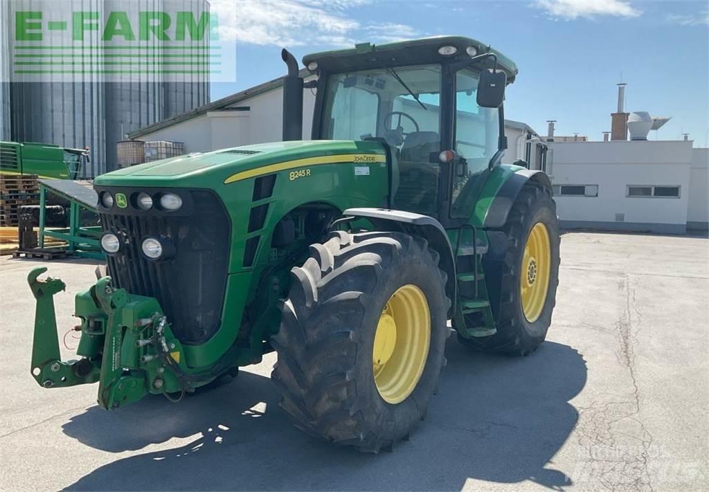John Deere 8245R Traktori