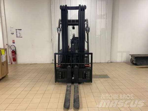 Manitou ME320 Vanterenski viljuškar