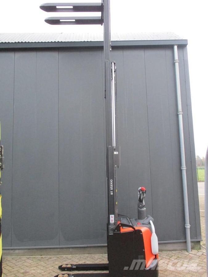 Toyota SPE120 Nisko podizni električni viljuškar sa stajalištom