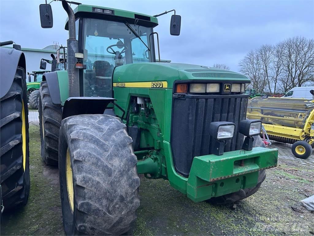 John Deere 8200 Traktori