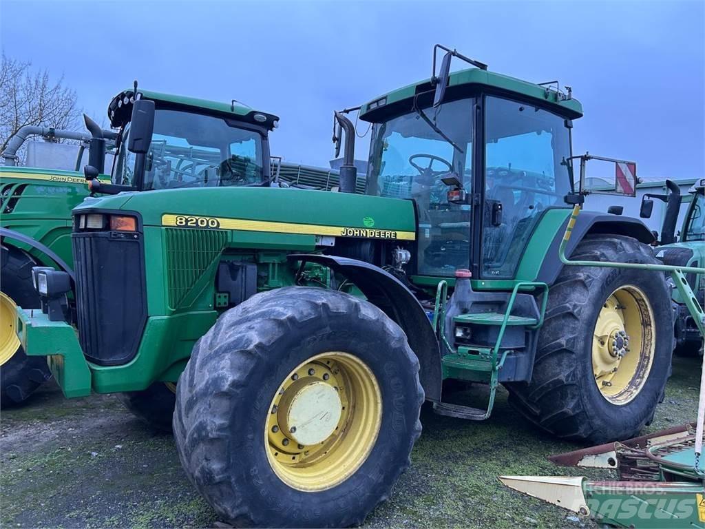 John Deere 8200 Traktori