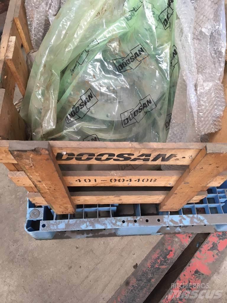 Doosan DX 300 Bageri guseničari