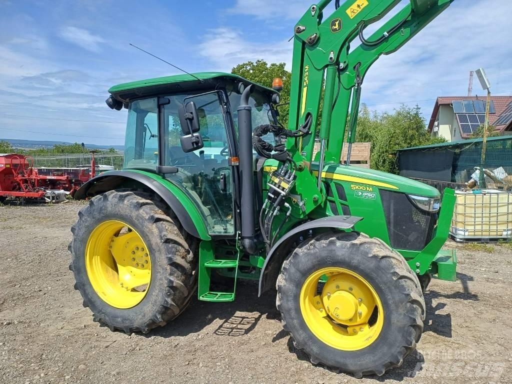 John Deere 5100 M Traktori