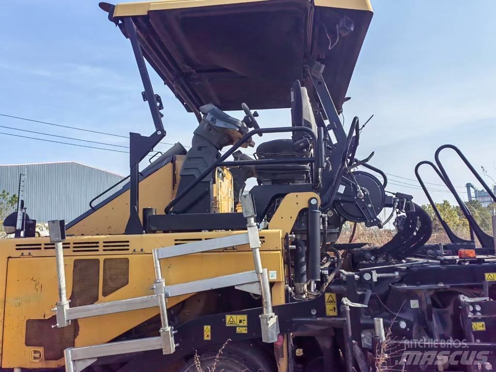 CAT AP655F Asfaltni finišeri