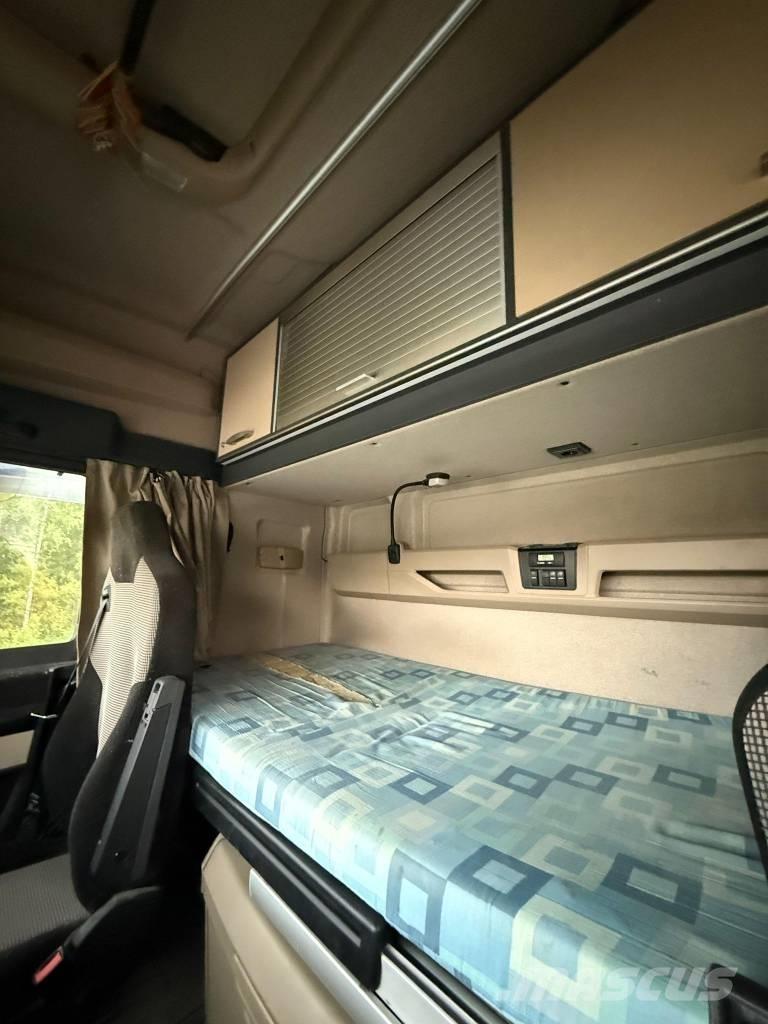 MAN TGX 32.580 Kamioni sa ravan platformom / vitlom