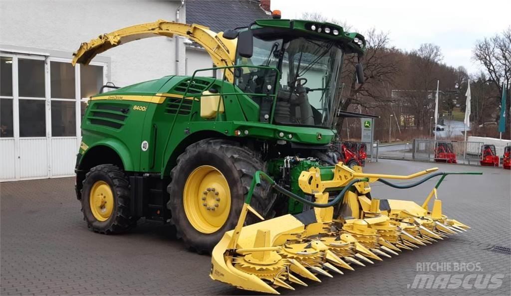 John Deere 8400i Mašine za stočnu hranu sa sopstvenim pogonom