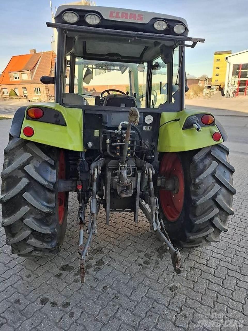 CLAAS AXOS 330 CX Traktori