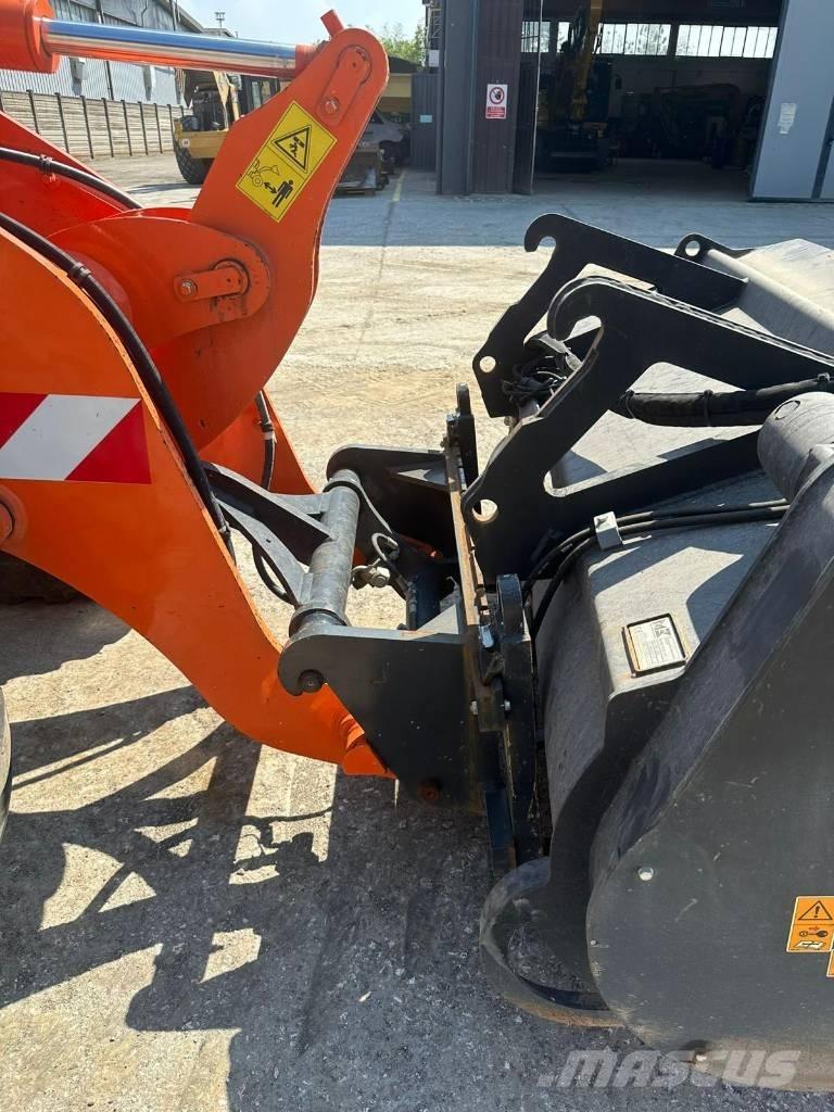 Komatsu WA 80 M-8 Utovarivači na točkove