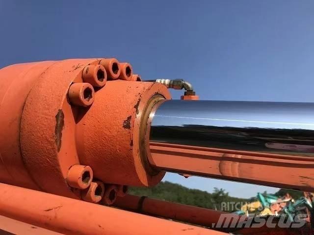 Hitachi ZX 200 Bageri guseničari