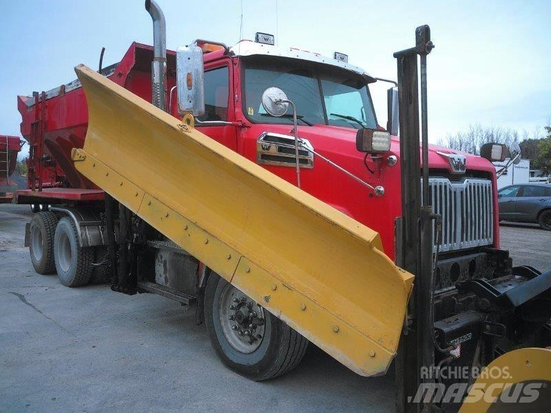 Western Star 4700 SB Snežne daske i plugovi