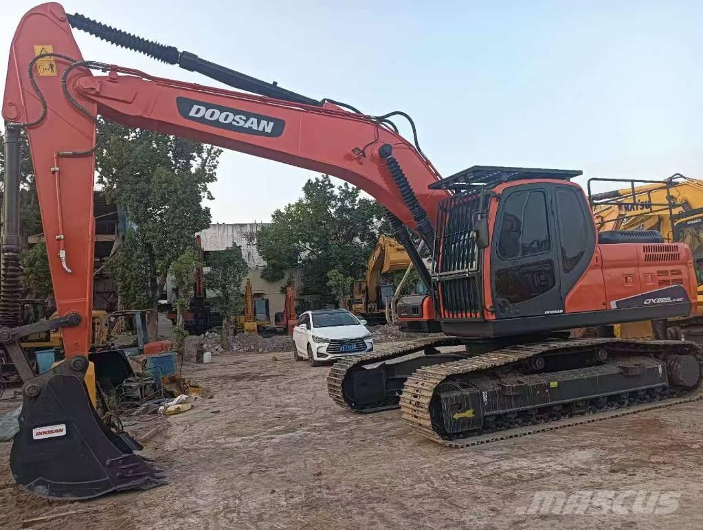 Doosan DX 225 LCA Bageri guseničari