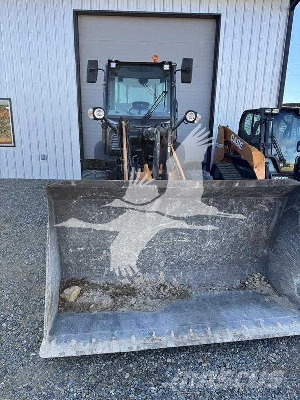 CASE 221F Utovarivači na točkove