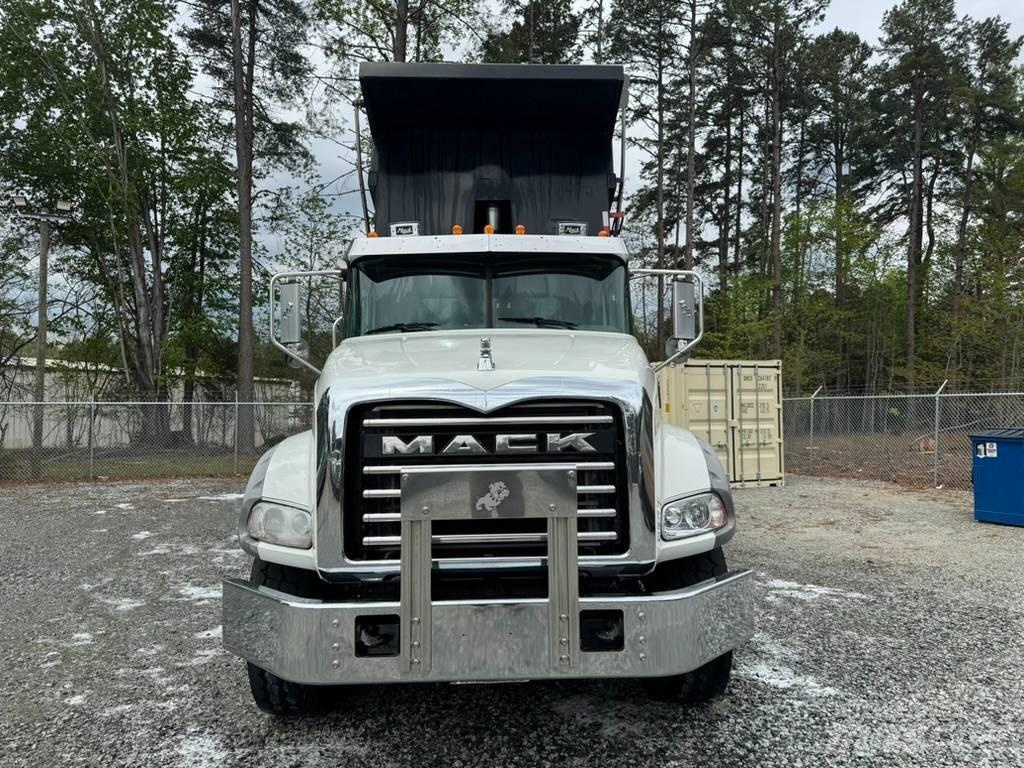 Mack GU813 Kiperi kamioni