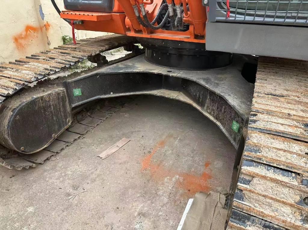 Hitachi ZX 210 Bageri guseničari