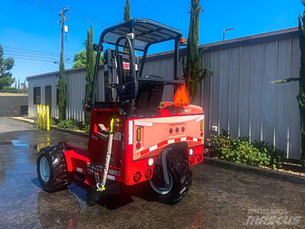 Moffett M55 Mobilni viljuškari