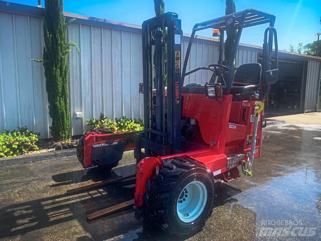 Moffett M55 Mobilni viljuškari