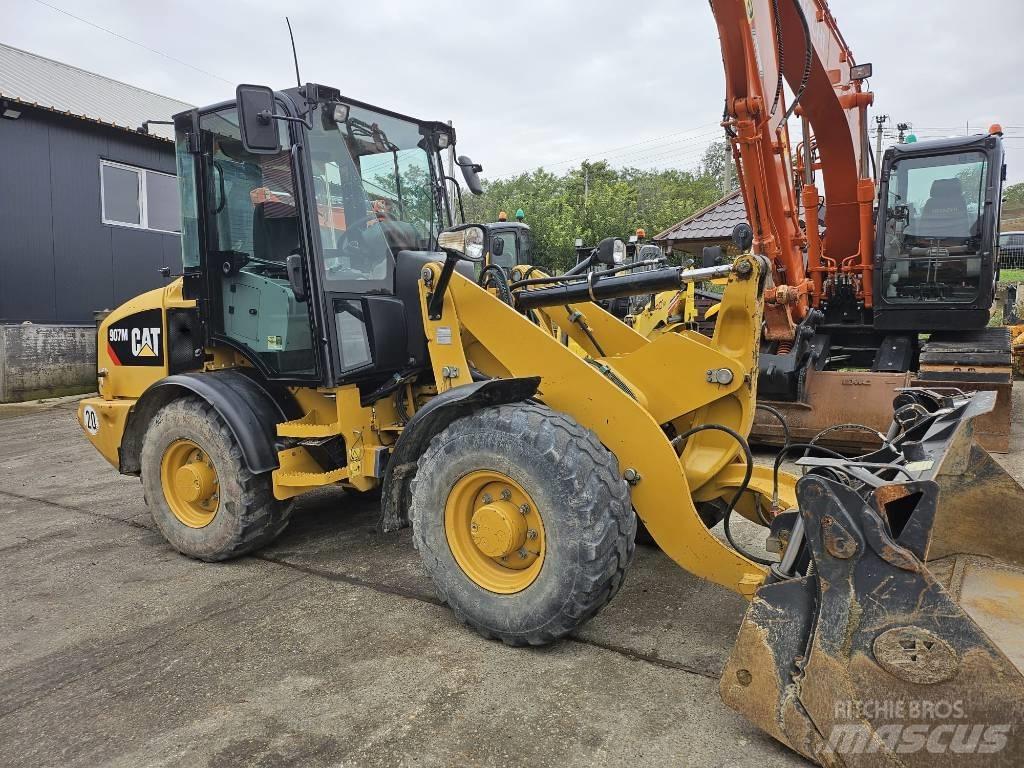 CAT 907M Utovarivači na točkove