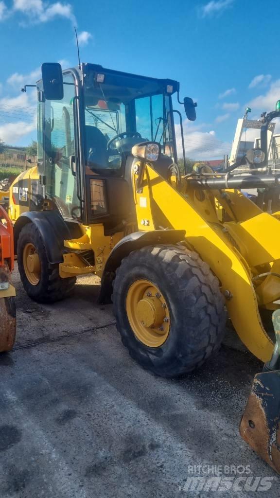 CAT 907M Utovarivači na točkove
