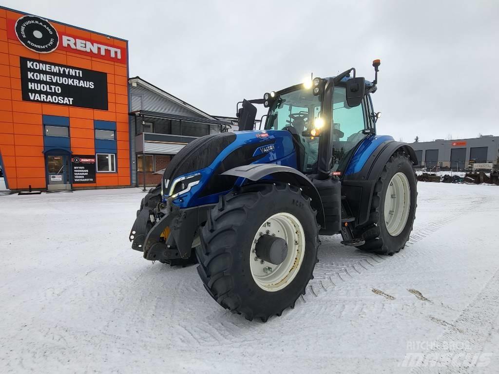 Valtra T 215 Traktori